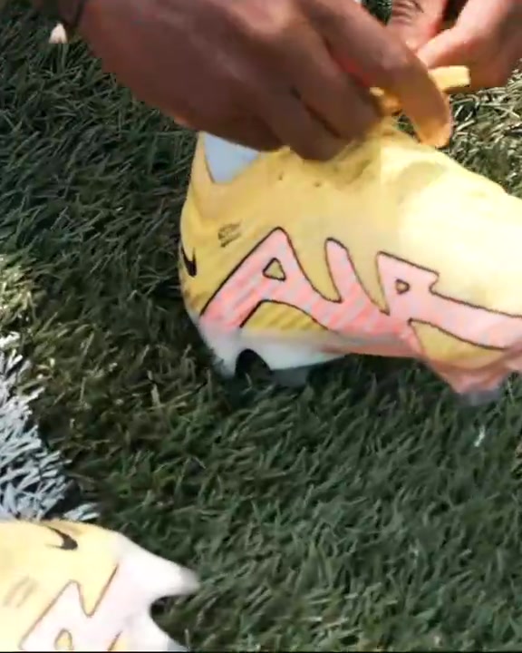 盤帶就是他出眾的天賦加入曼城以前的多庫