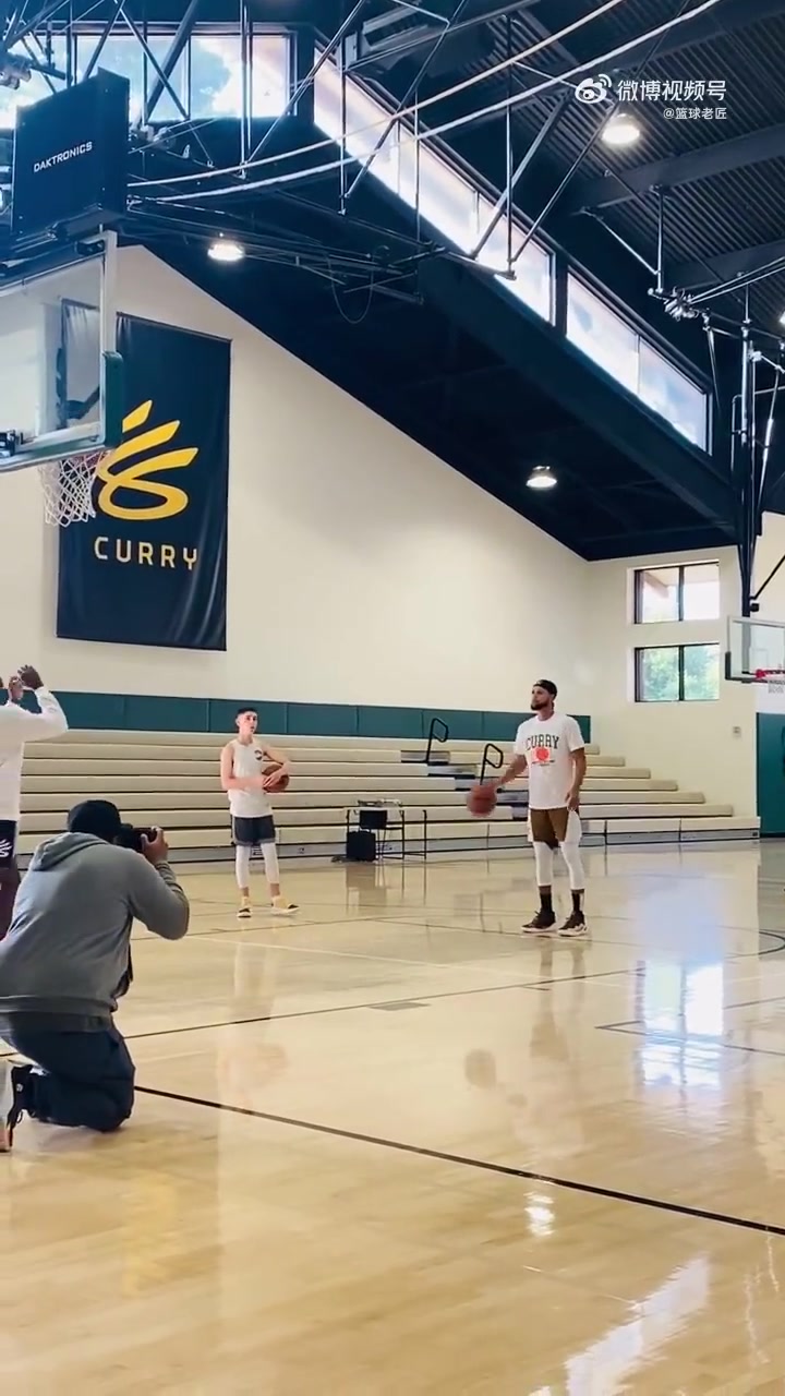 出神入化了已經(jīng)庫(kù)里這逆天左手訓(xùn)練罰球方式挺難的