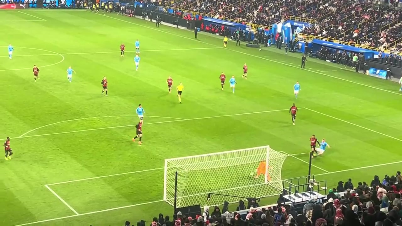 德溫特被輕松過掉球迷現(xiàn)場拍攝霍伊倫小角度攻破米蘭