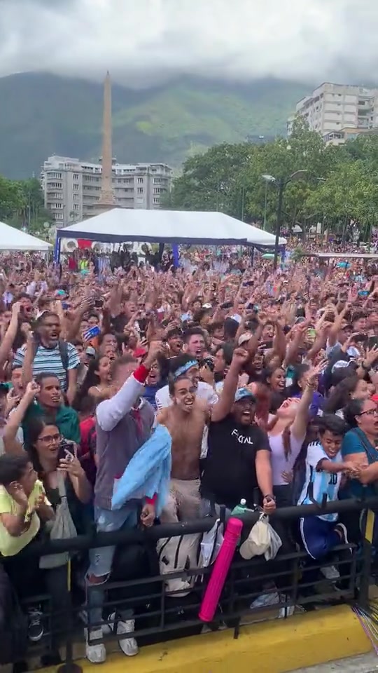 世界的梅西3年前委內(nèi)瑞拉人民慶祝阿根廷奪冠